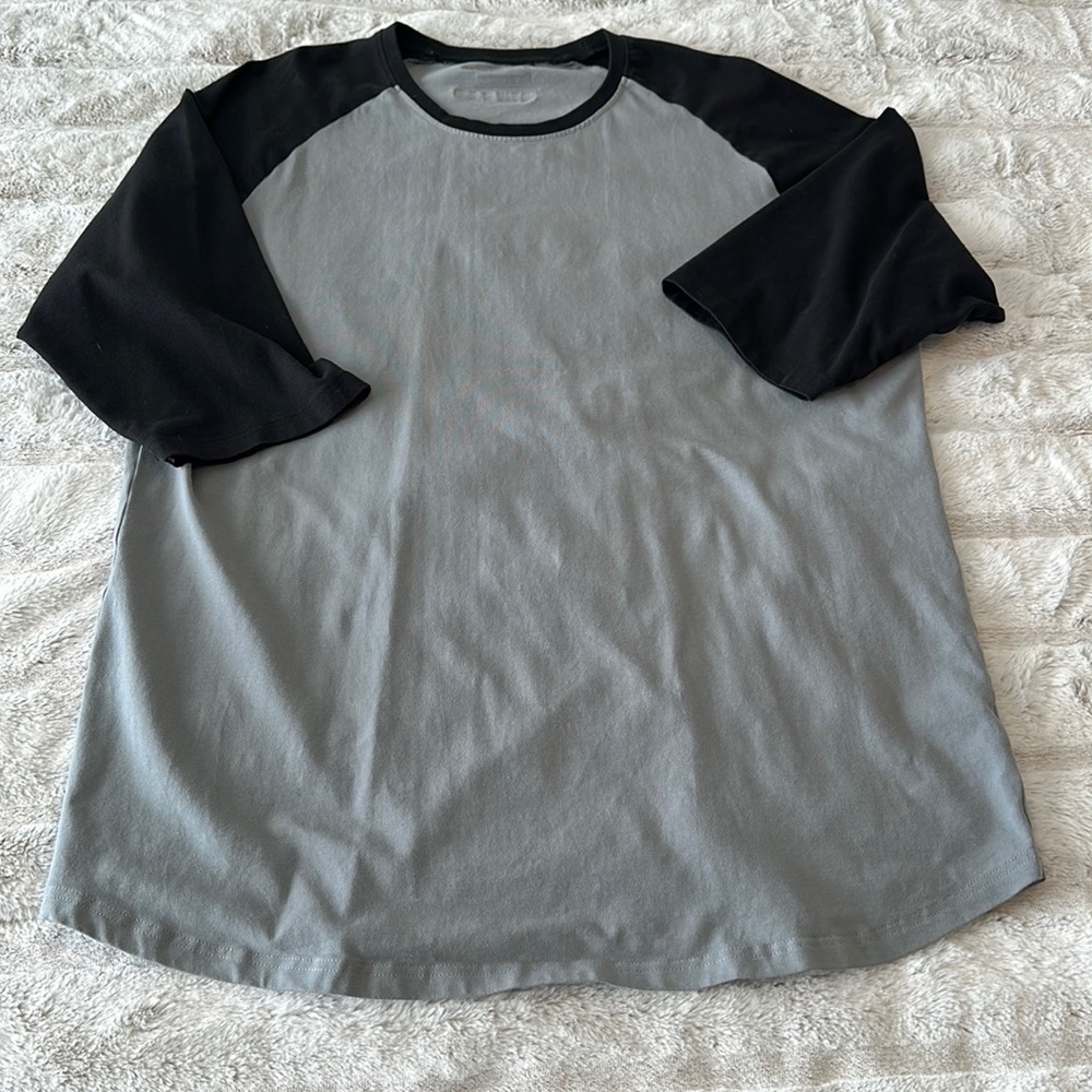 Men’s alphalete t shirt with scooped hem